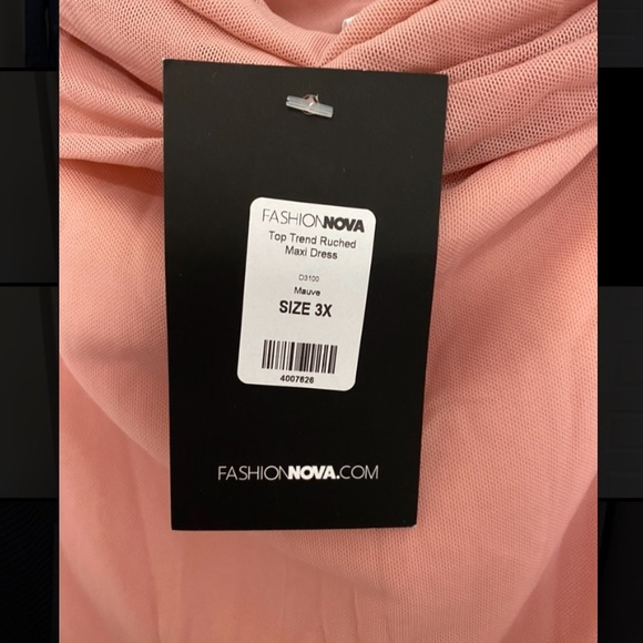 Fashion Nova curve ruched maxi dress - Picture 4 of 4